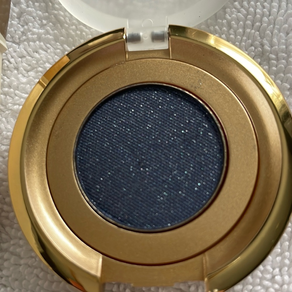 Eye shadow